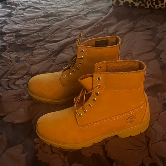 Timberland Classic Tan Lace-Up Boots - Picture 1 of 4
